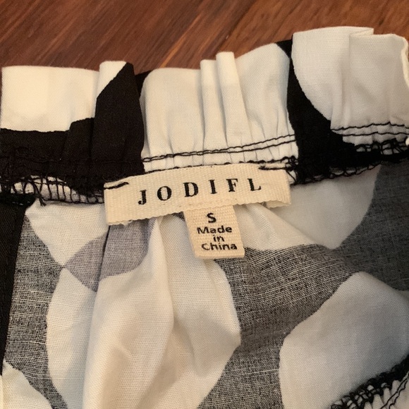 Jodifil blouse with ruffle sleeves and neckline; NWOT - Picture 4 of 5